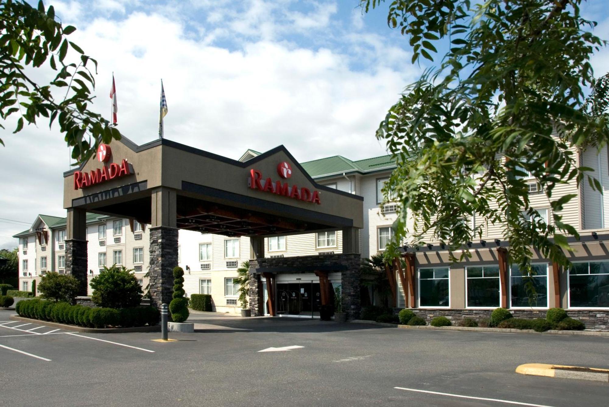 Готель Ramada By Wyndham Surrey/Langley Екстер'єр фото